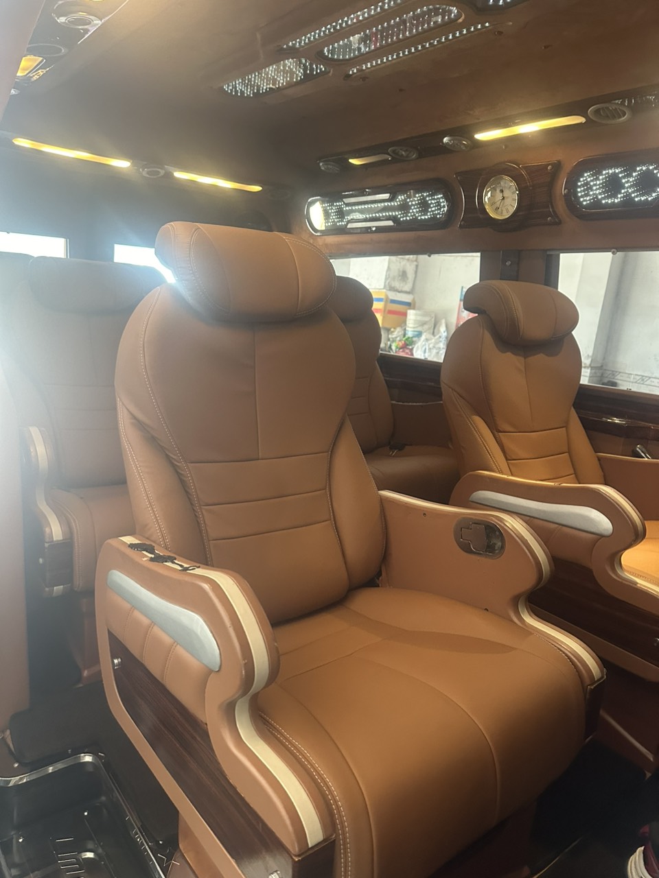 Thuê Xe Limousine Sài Gòn đi Cần Thơ Xe 9, 12, 14, 17.